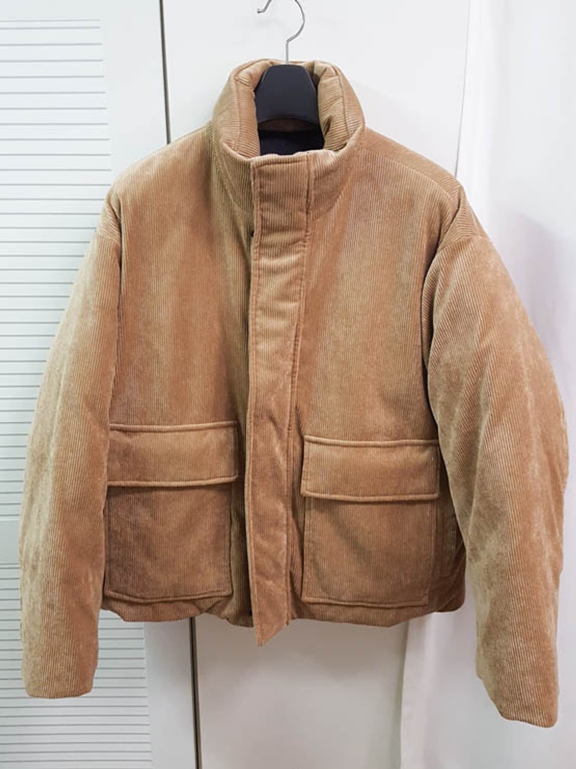 TNGT 남성 오버핏 코듀로이 구스다운 숏패딩 105-110

​ 상품이미지4