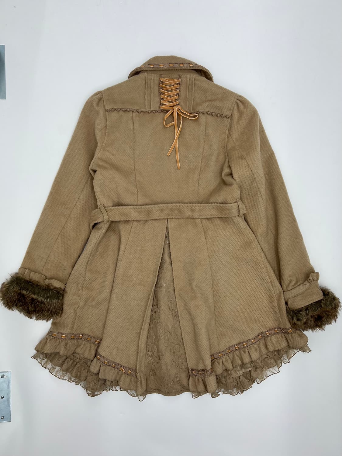 엑시즈팜 레이스 퍼 디테일 롱 자켓 상품이미지3