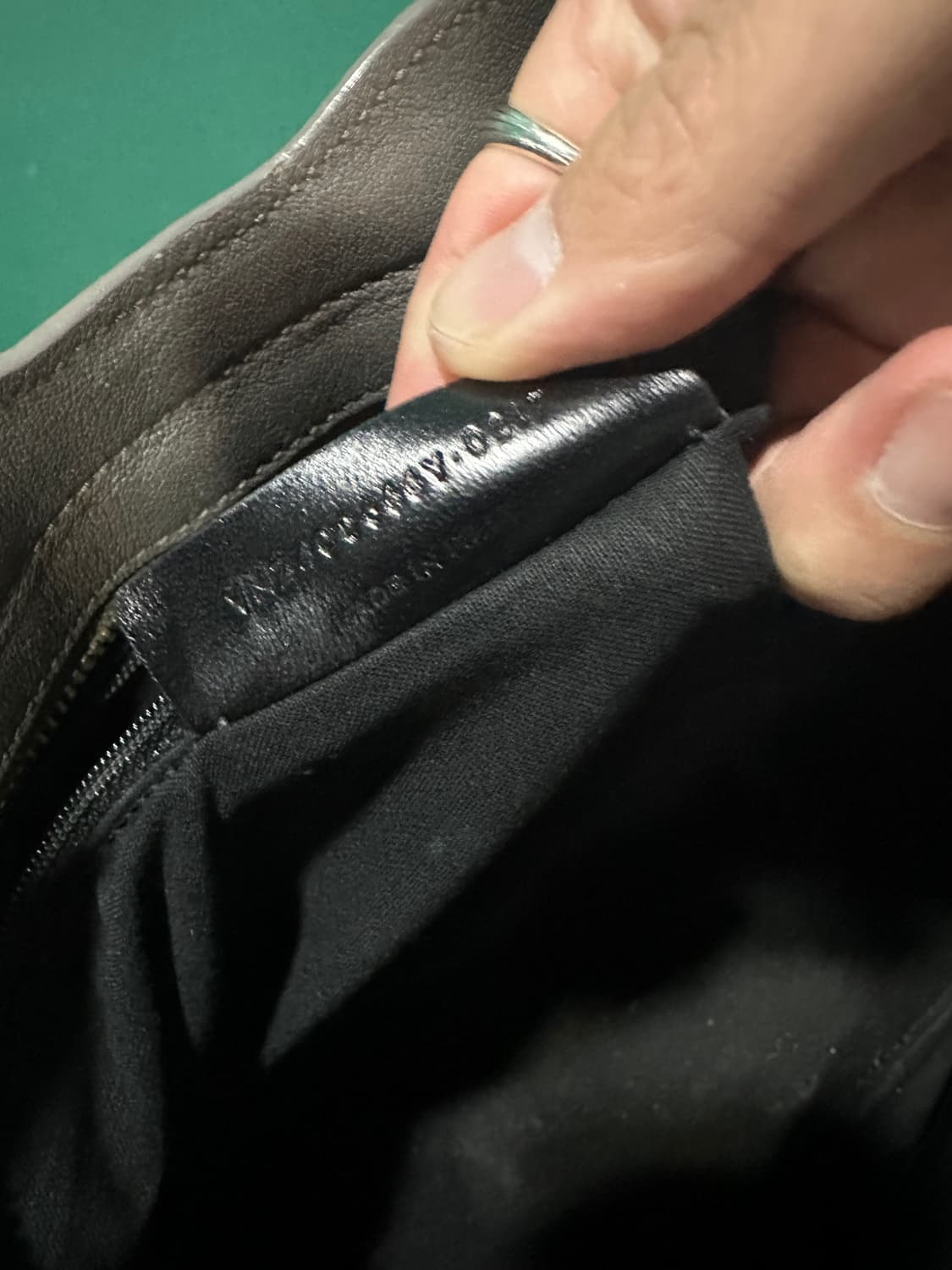 입생로랑 카바시크 레더 토드백 상품이미지8