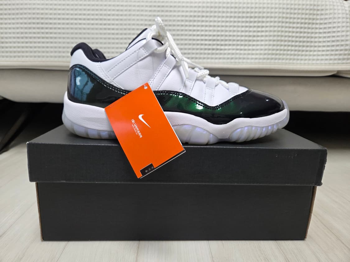 조던 11 레트로 로우 이리디센트 [255, 새상품] 상품이미지1