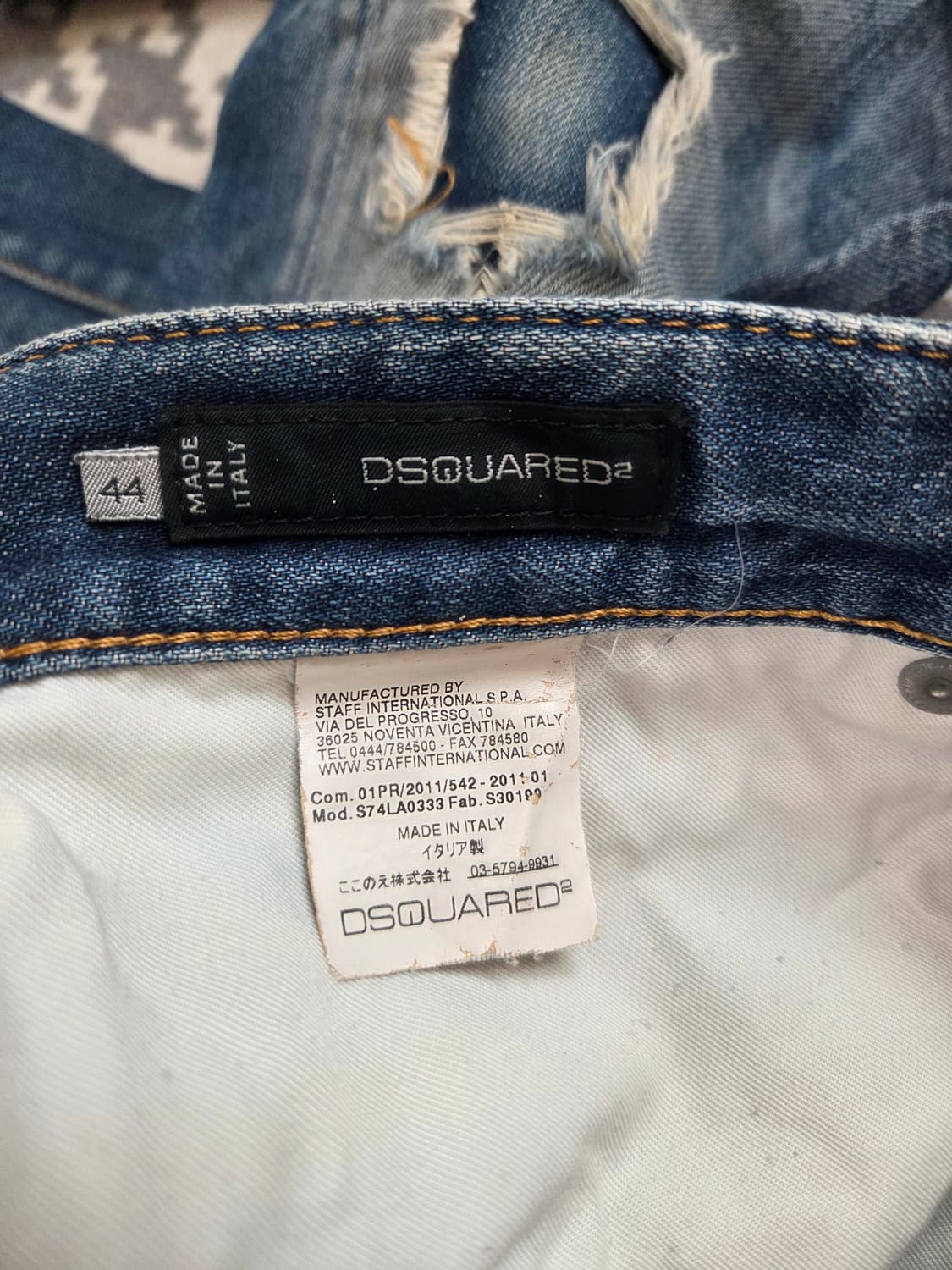 디스퀘어드2 ​모델명: S74LA0333 (2011년 시즌 제품)
​핏( 상품이미지6