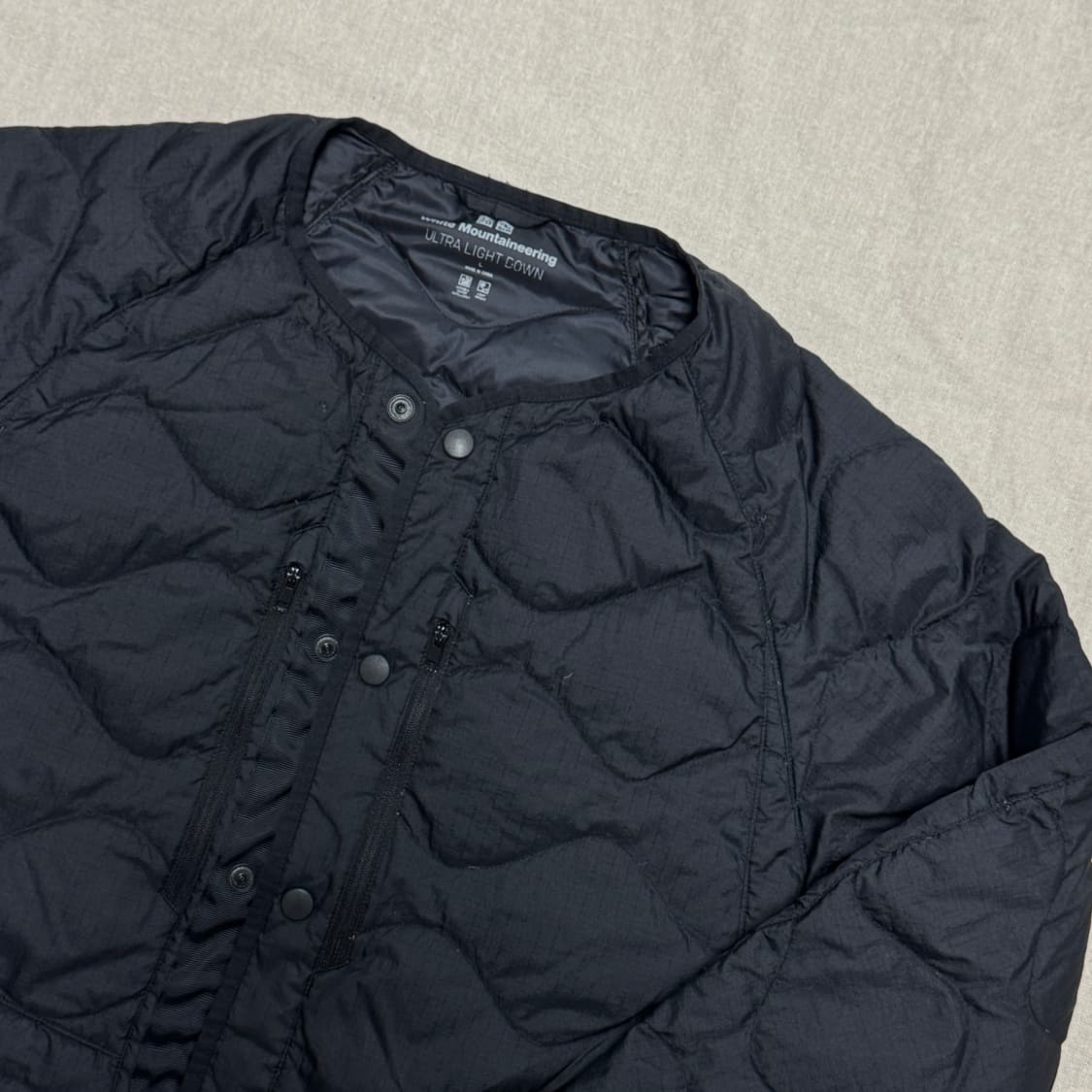 유니클로 화이트마운티니어링 울트라라이트다운 L 상품이미지2