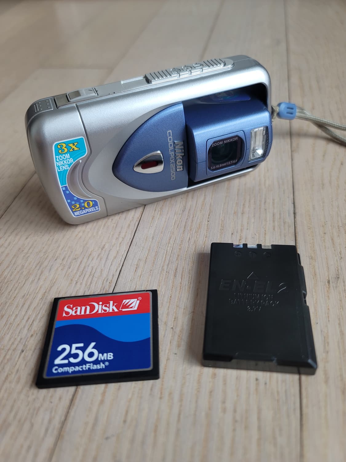 니콘 쿨픽스 2500 황조지 디카 y2k 빈티지 올드 레트로 디지털카메라 상품이미지1