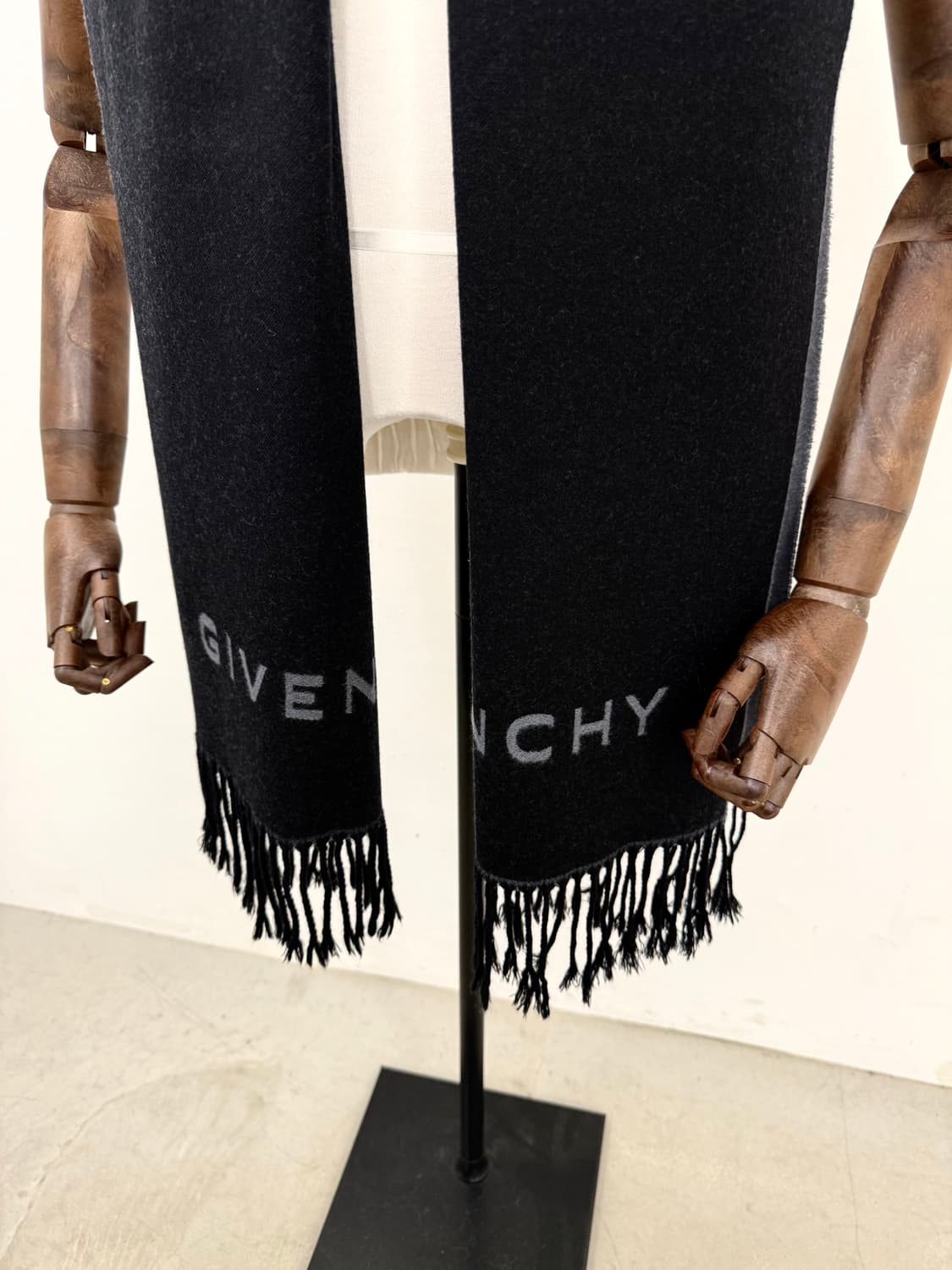 Givenchy Reversible Virgin Wool Muffler 상품이미지8