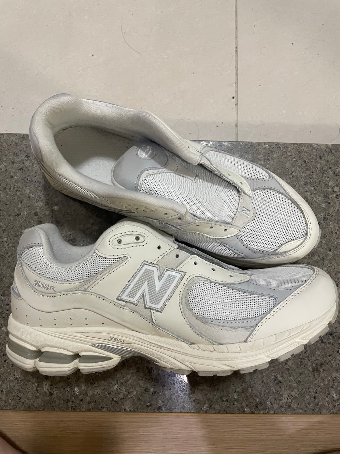 뉴발란스 2002r 화이트 씨솔트 상품이미지1