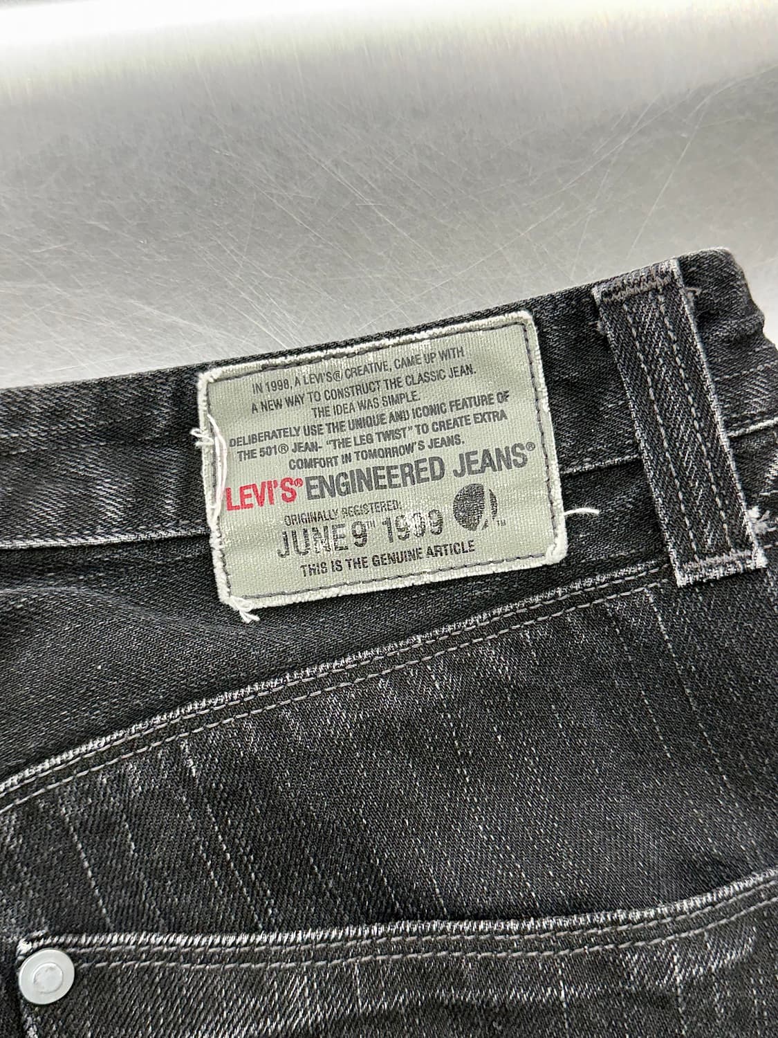 리바이스 엔지니어드 레그 트위스트 블랙 데님 팬츠 상품이미지8