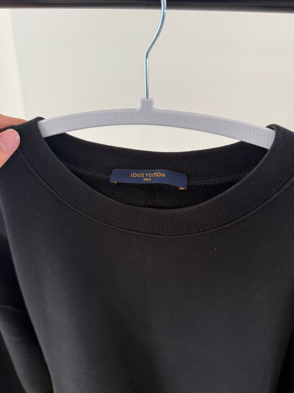 (S) 루이비통 인사이드 아웃 맨투맨 블랙  상품이미지3