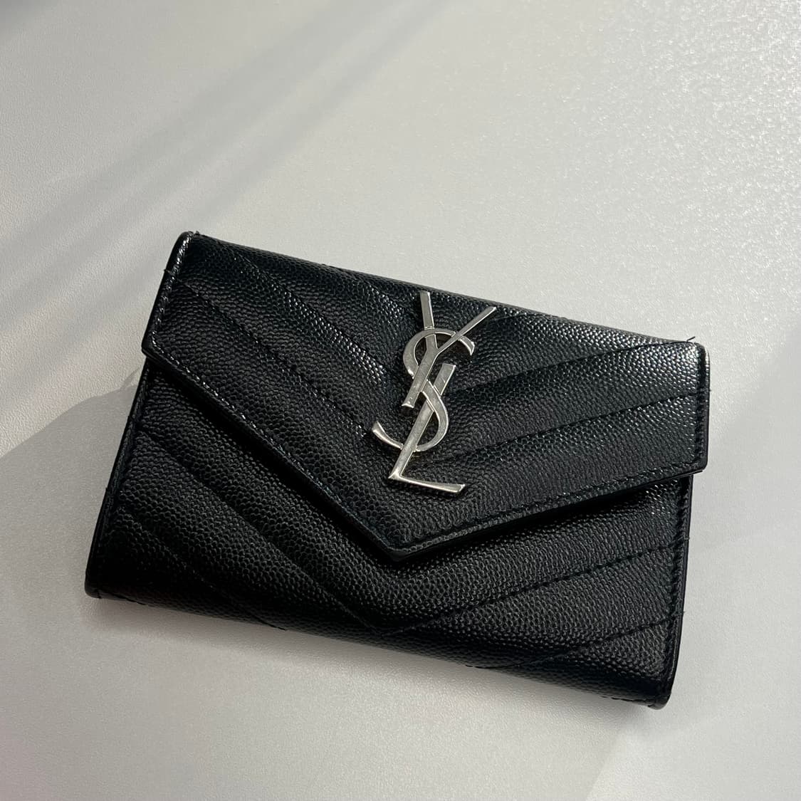 입생로랑 마틀라세 엔벨로프 지갑 상품이미지1