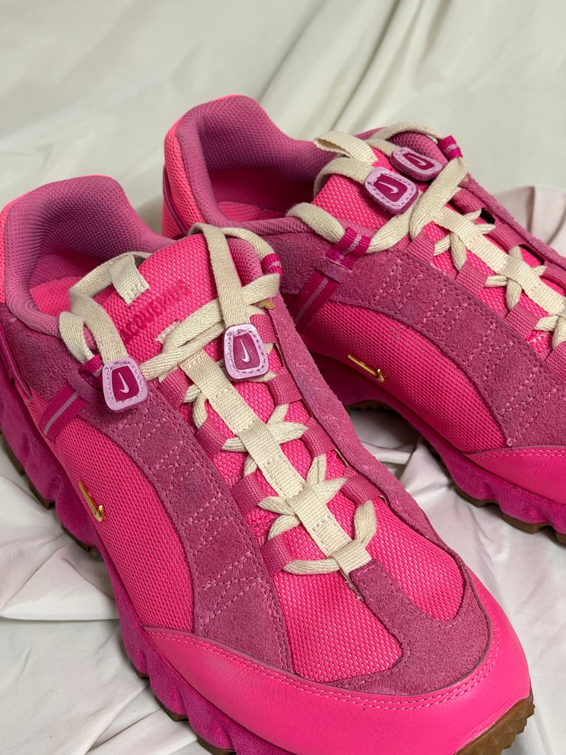 나이키 x 자크뮈스 에어 휴마라 LX 핑크 플래쉬 상품이미지3