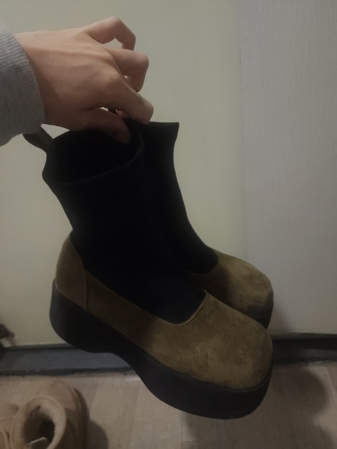 카키/블랙 스웨이드 스퀘어토 부츠 상품이미지2