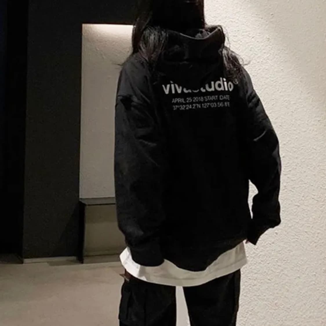 비바스튜디오 LOCATION HOODIE [BLACK] 후드티 상품이미지5