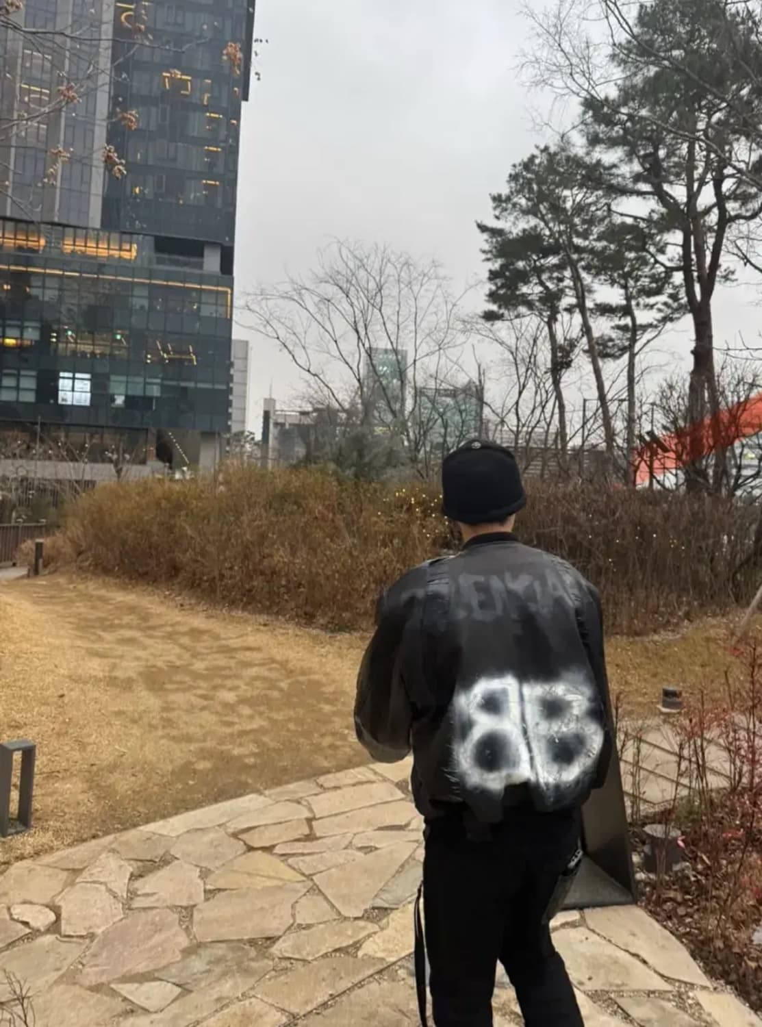 발렌시아가 레더 봄버 상품이미지4