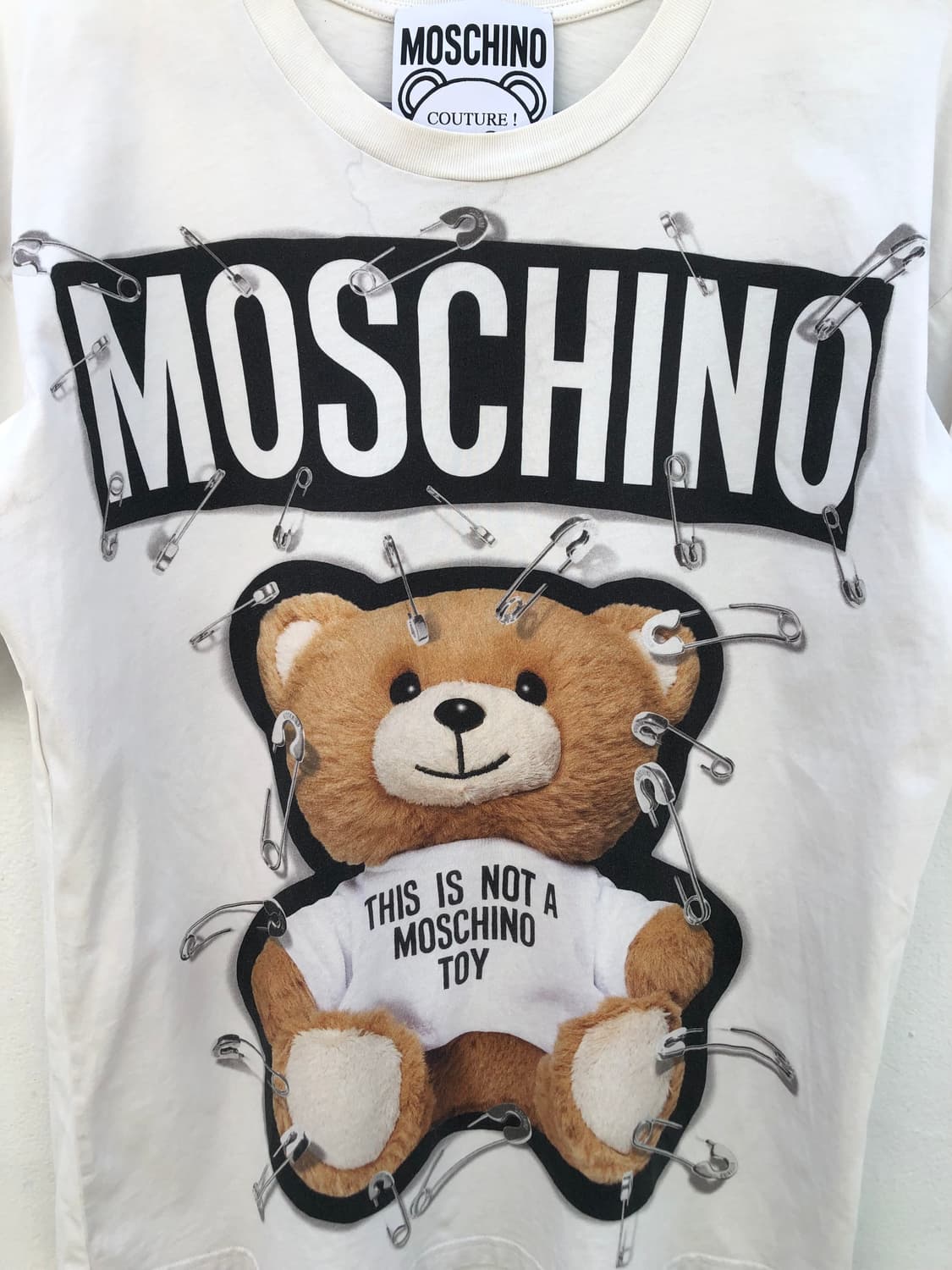 Moschino Safety Pin Teddy T-shirt 상품이미지2