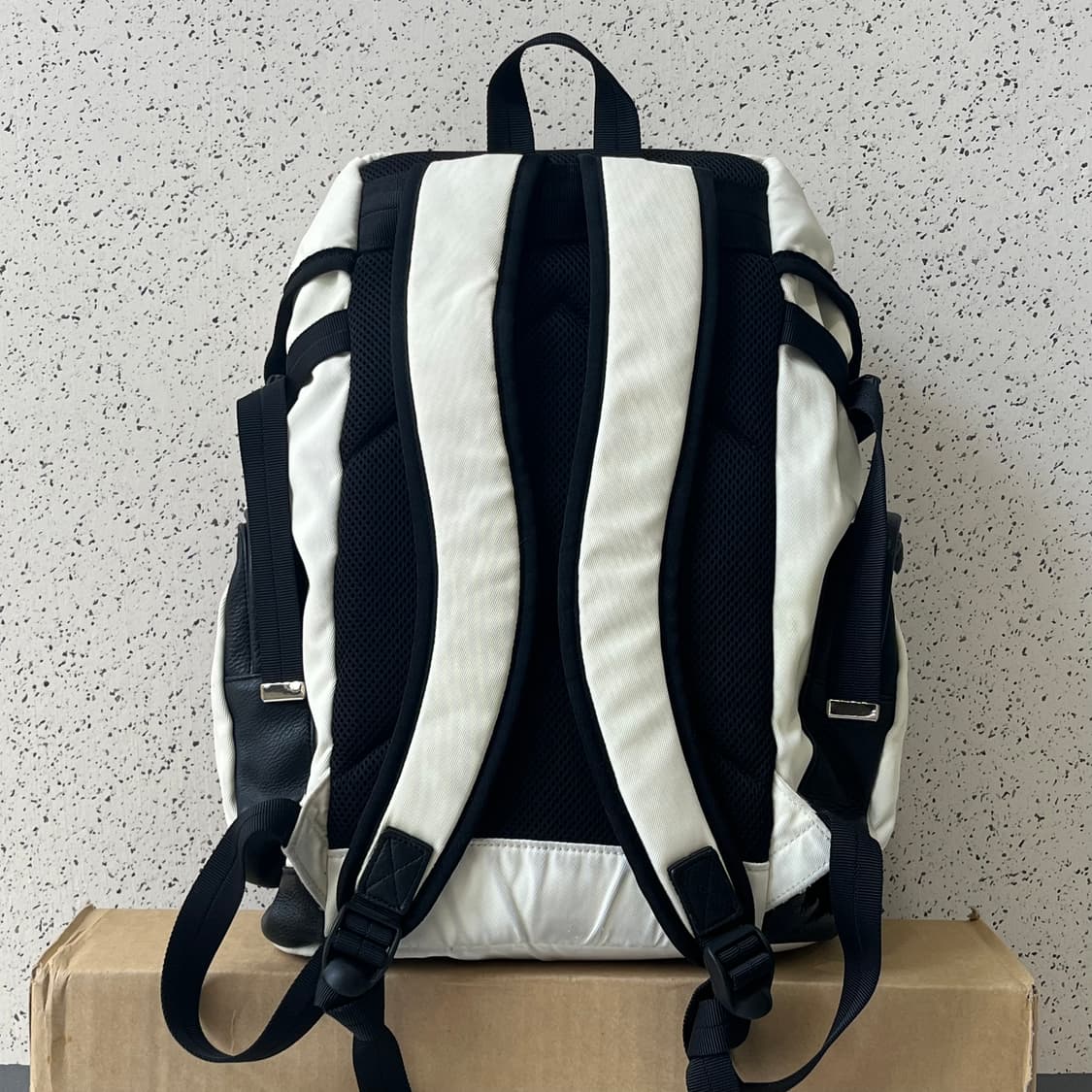 준지 x 빈폴 백팩 화이트 juun.j x beanpole 상품이미지2