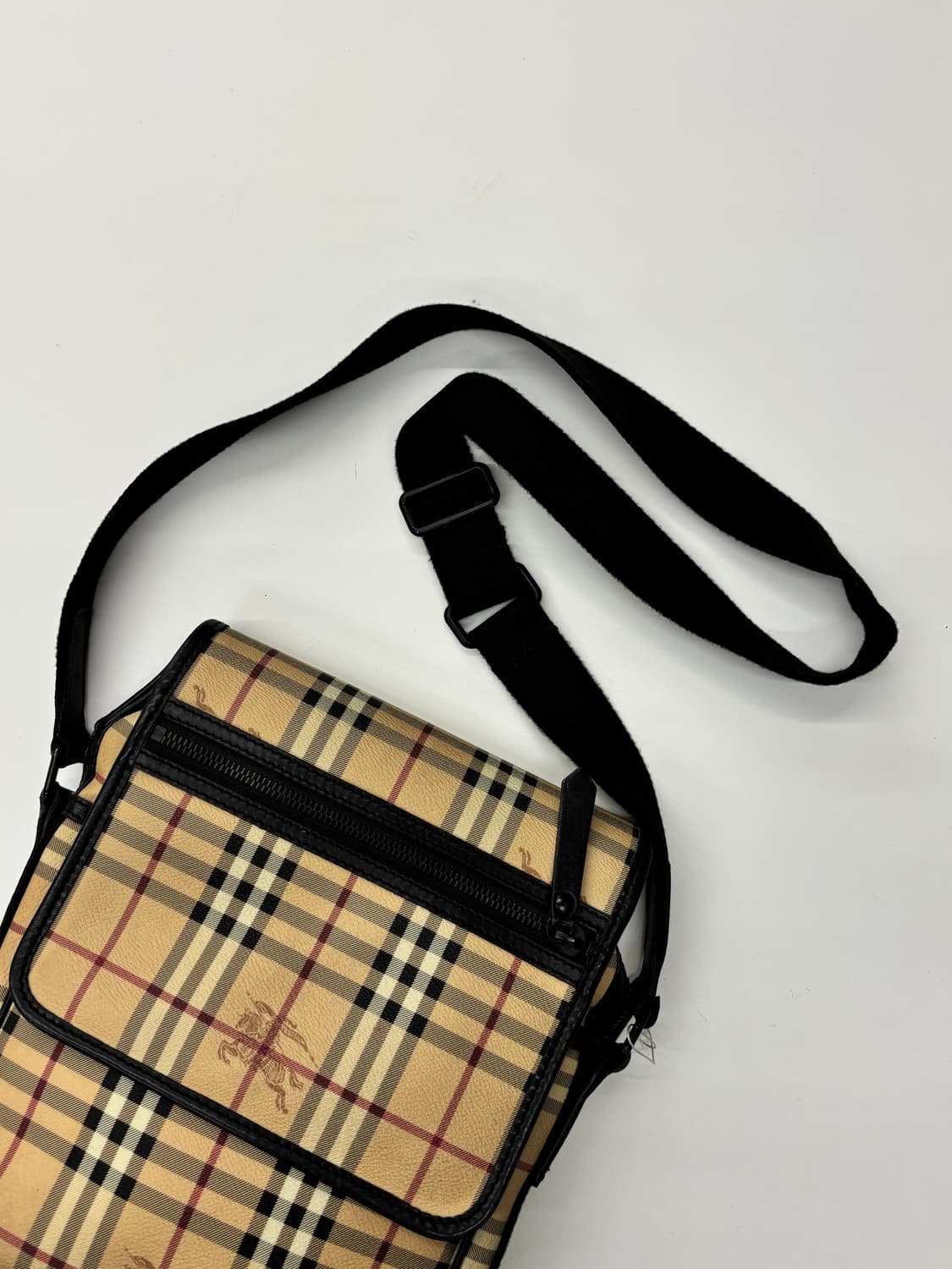 Burberry 버버리 베이지 헤이마켓 크로스백 상품이미지3