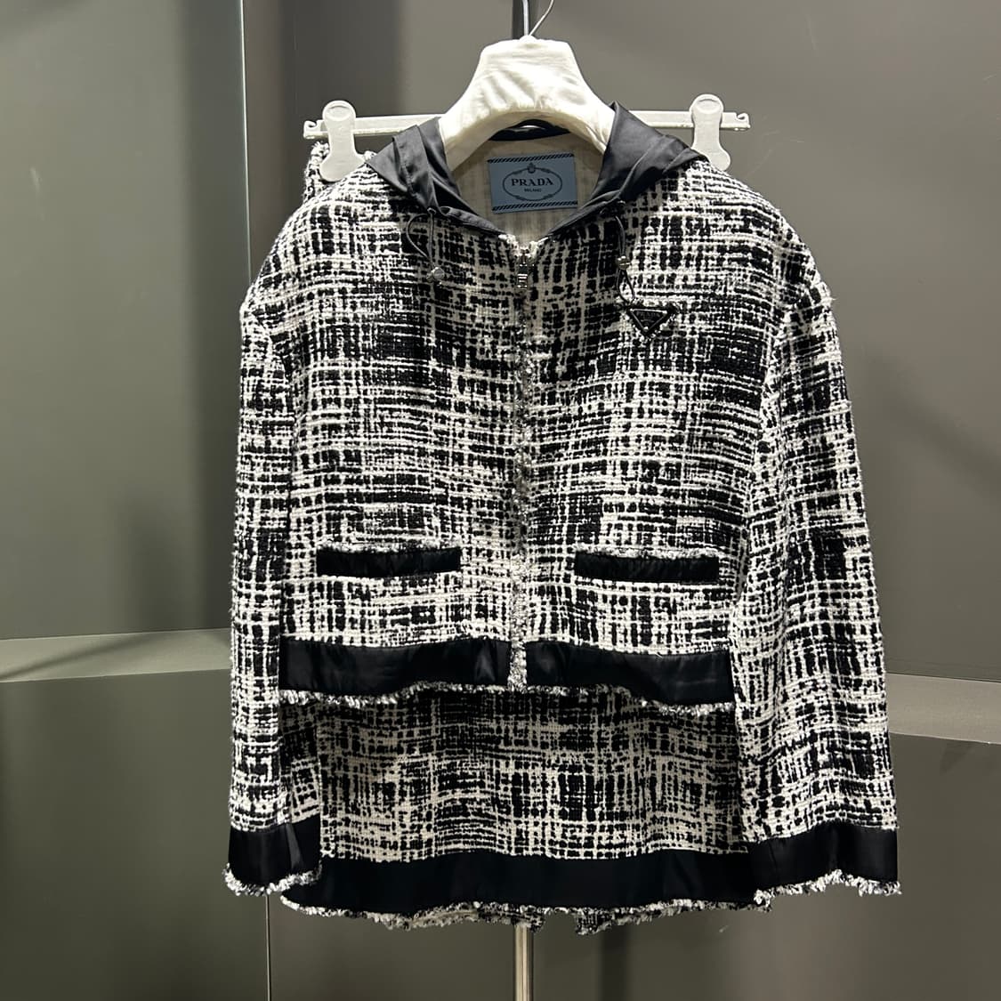 프라다 나일론 트위드 셋업 투피스 상품이미지1