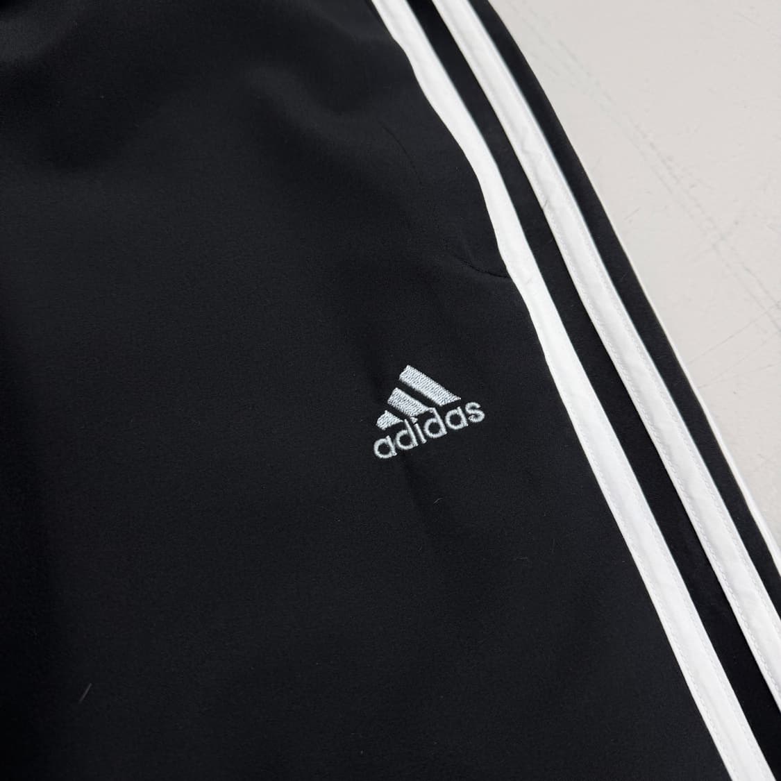 아디다스 00s 삼선 올드스쿨 와이드 바람막이 트랙팬츠 상품이미지3