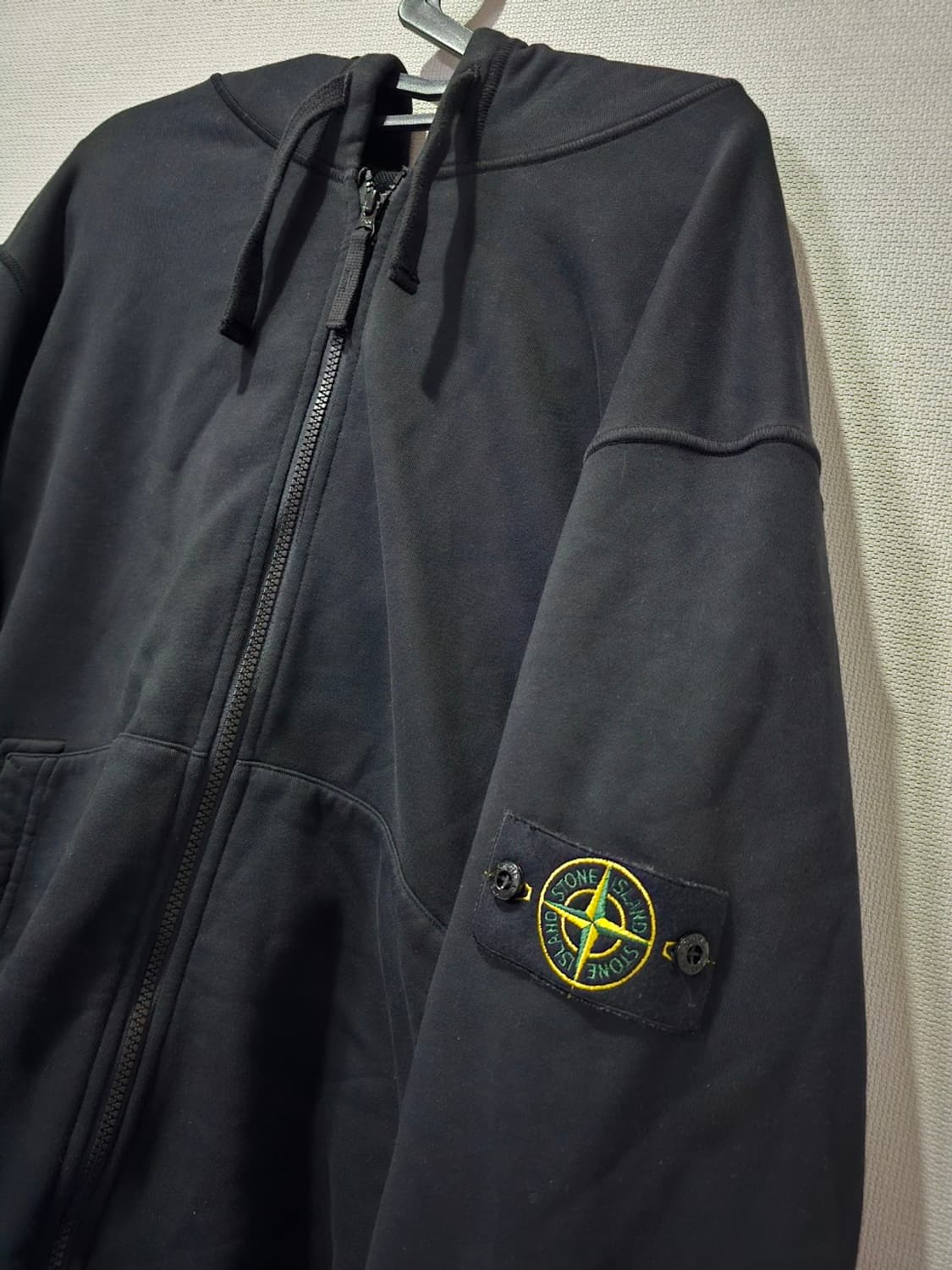 정품 25FW 스톤아일랜드 남성 레귤러핏 후드 집업 115 / 3XL 상품이미지2