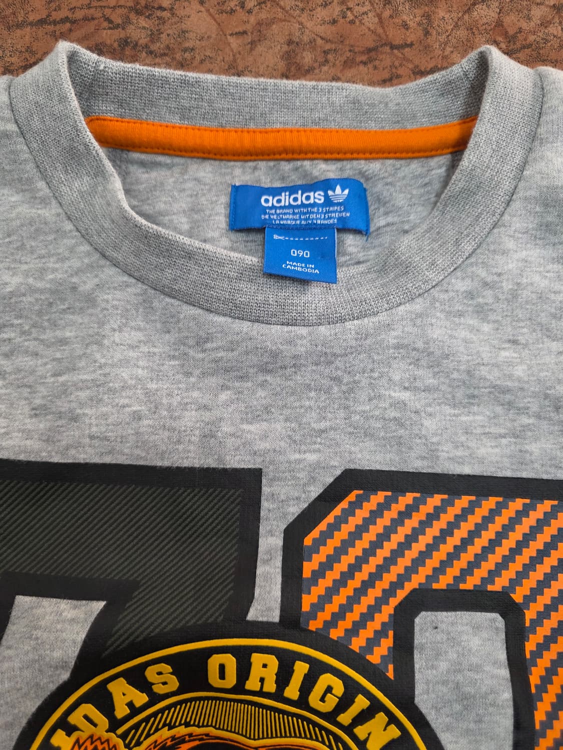 아디다스 타이거 프린팅 기모 맨투맨 상품이미지2