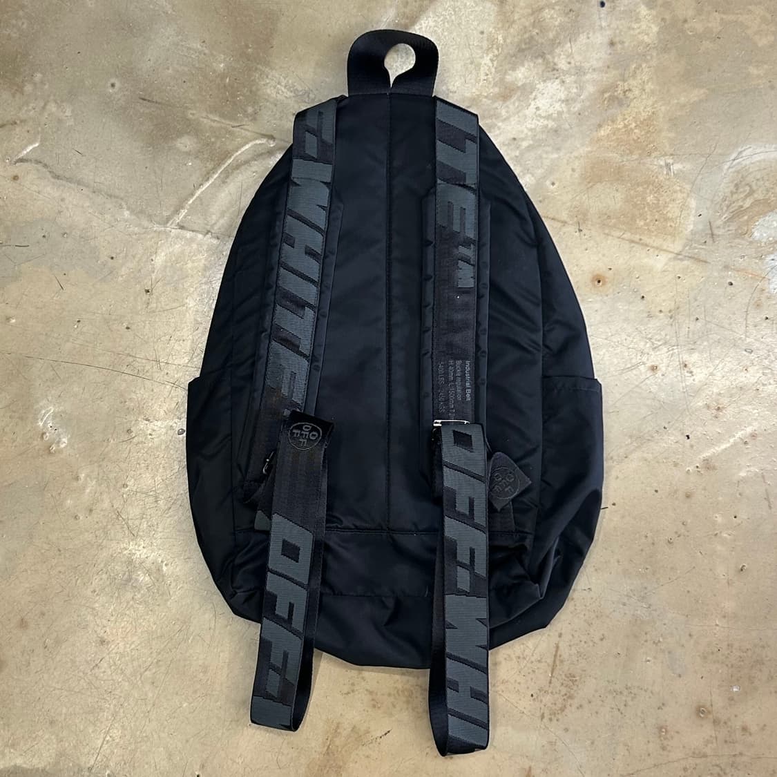 OS 새상품 오프화이트 화이트 애로우 블랙 백팩 상품이미지3