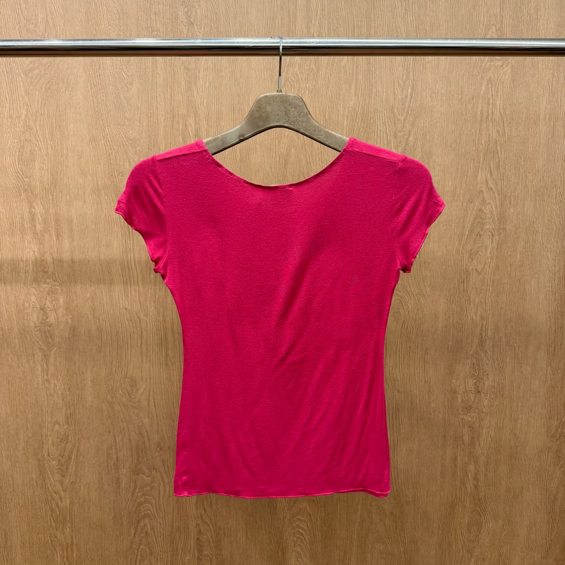 끌로에 반팔 티셔츠 전면 빅로고 프린팅 디테일 슬림핏 핑크 상품이미지3