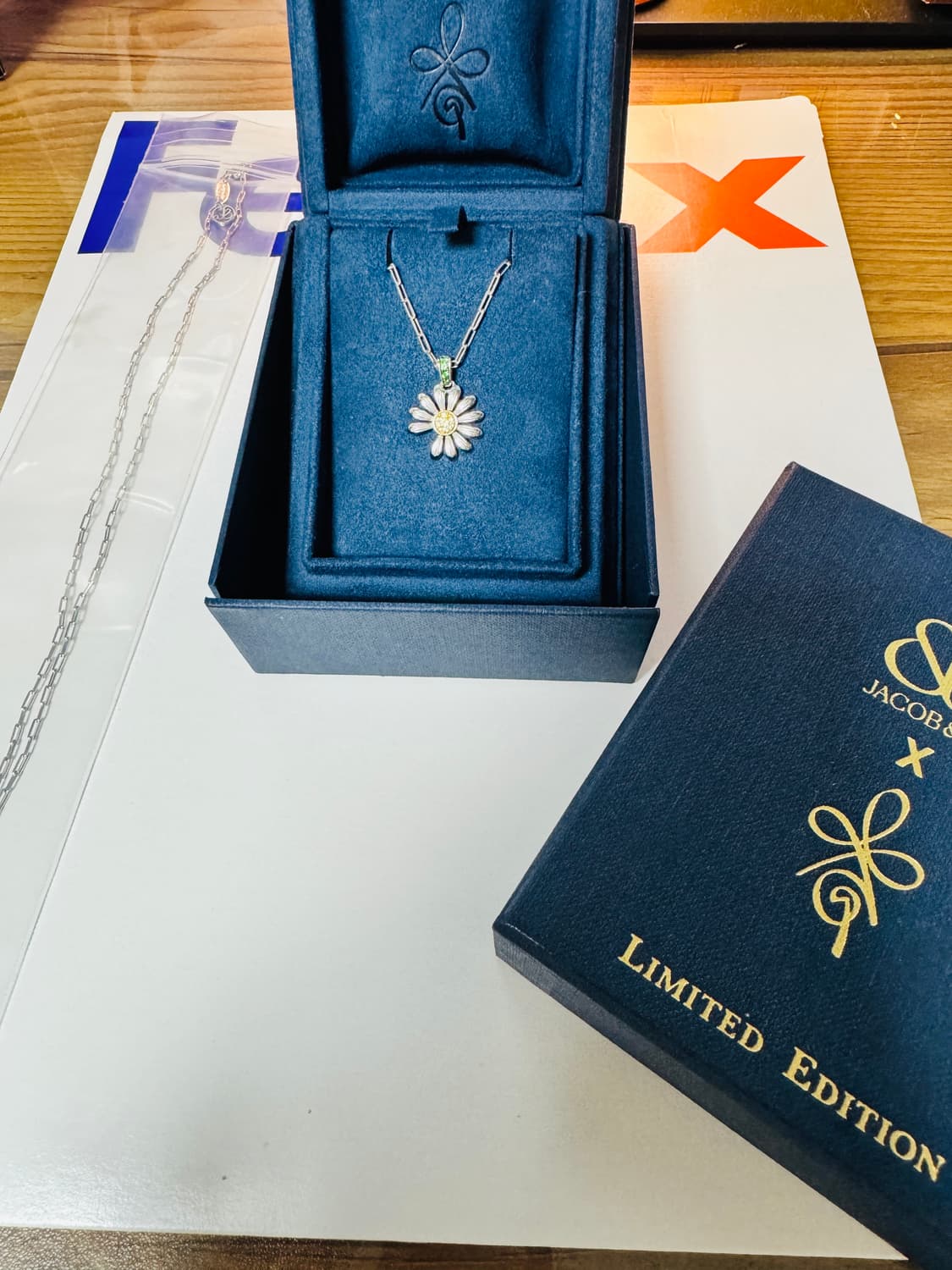 [한정판]Jacob & Co. 피스마이너스원 X GD 데이지 목걸이 상품이미지9