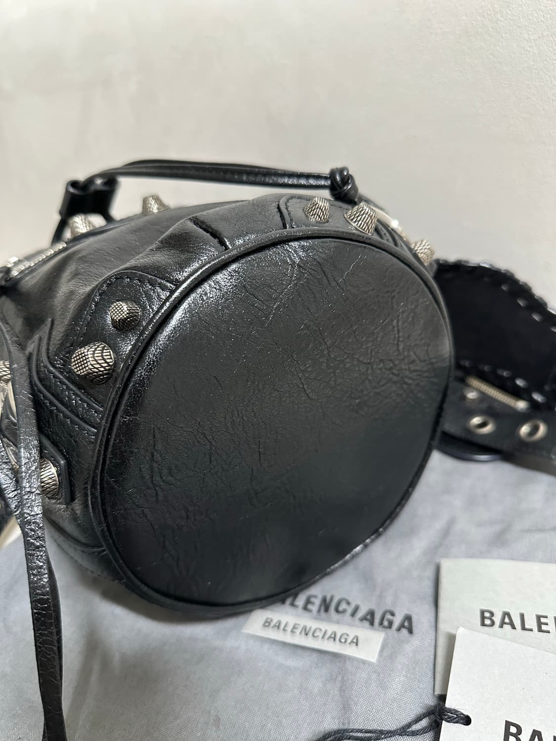 [A+ 정품] 발렌시아가 르카골 버킷백 xs 블랙 상품이미지5