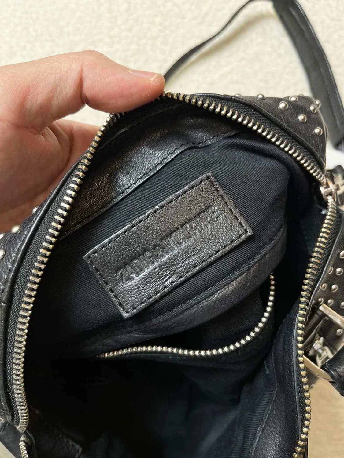 자딕앤볼테르 Y2K 그레인 가죽 스터드 써니 숄더백 A1673 상품이미지9