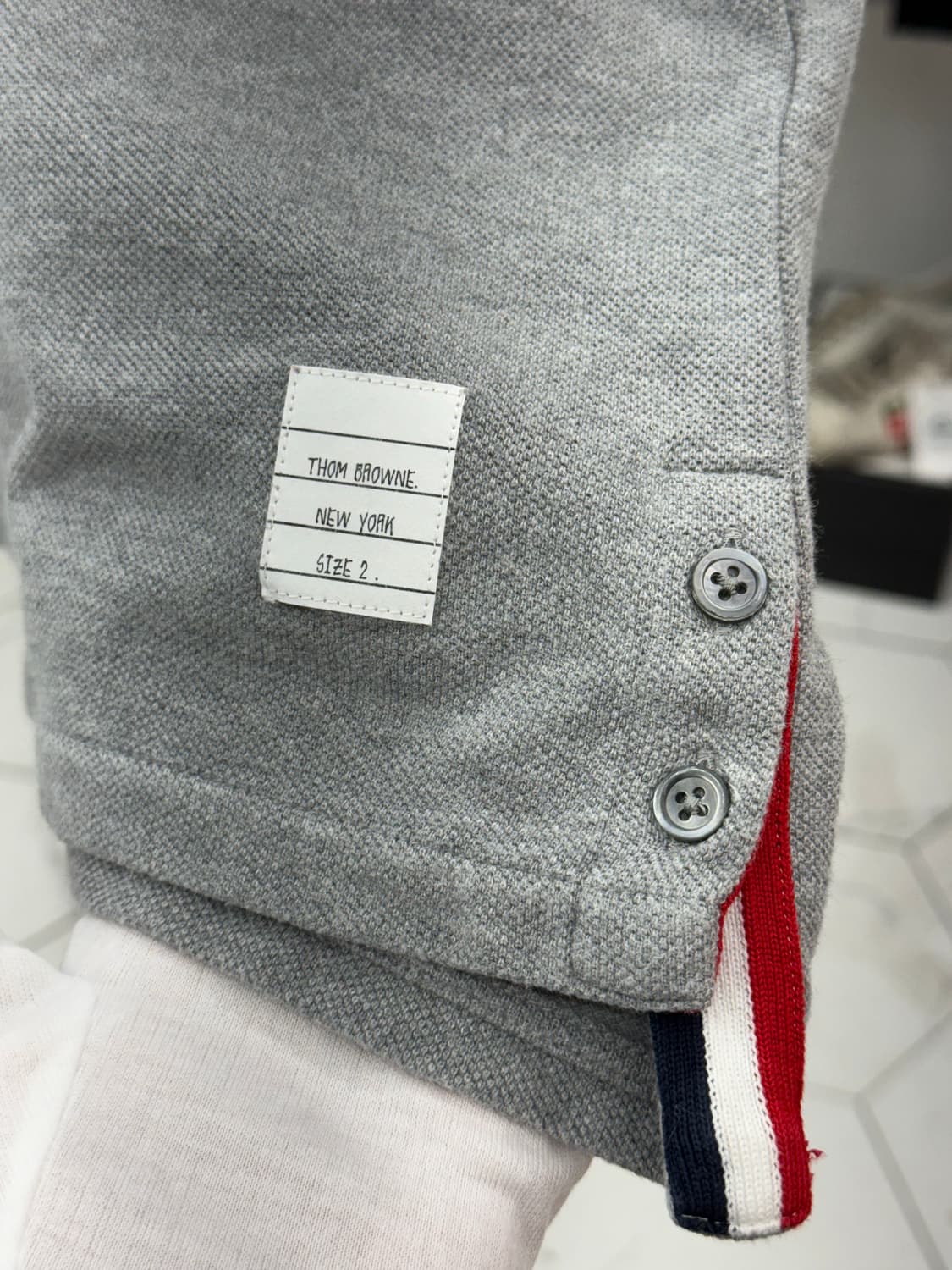 [2] 톰브라운 백삼선 PK 반팔티 상품이미지3