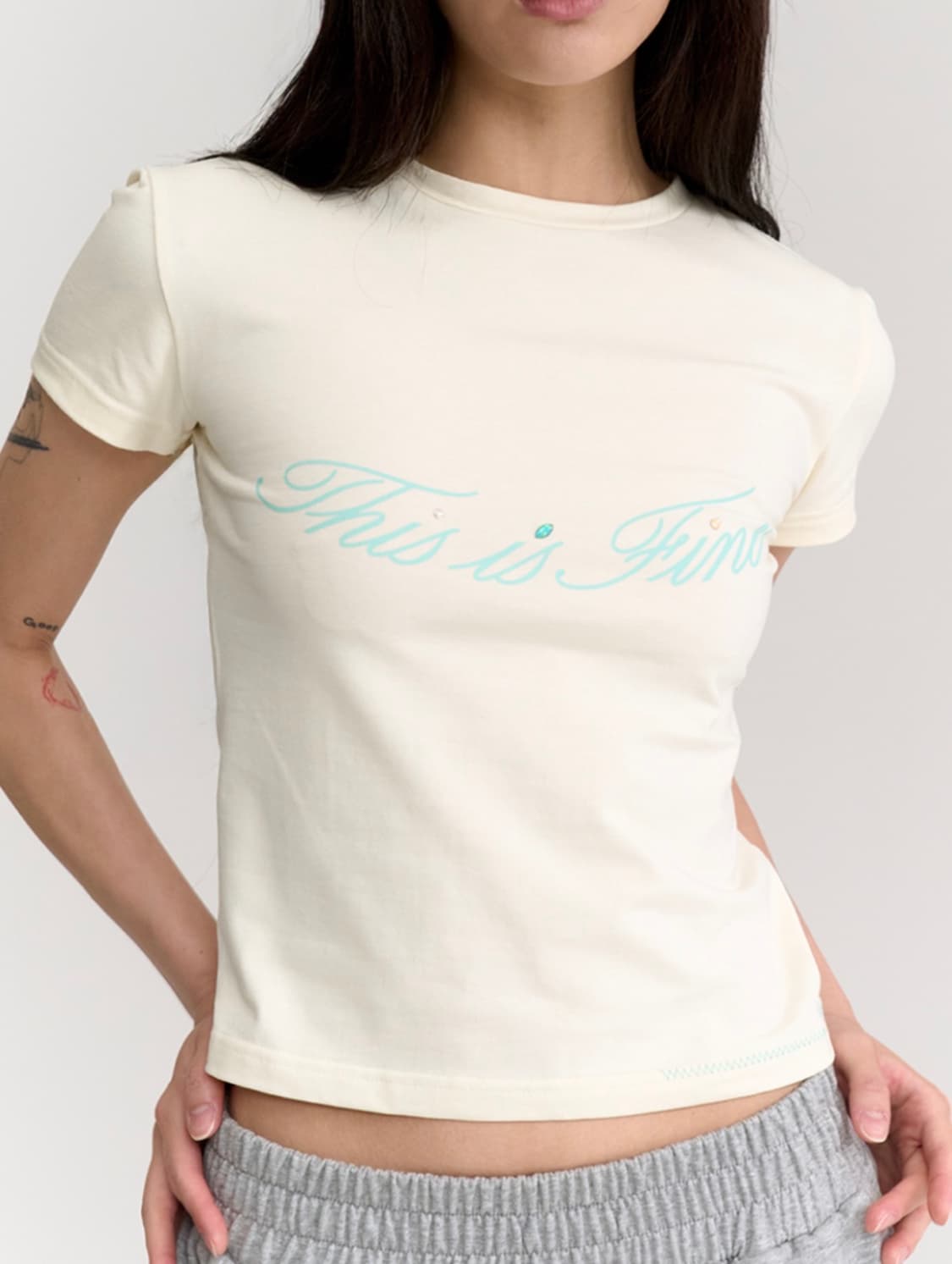 디스이즈파인 크롭 시크니처티 크림 상품이미지1