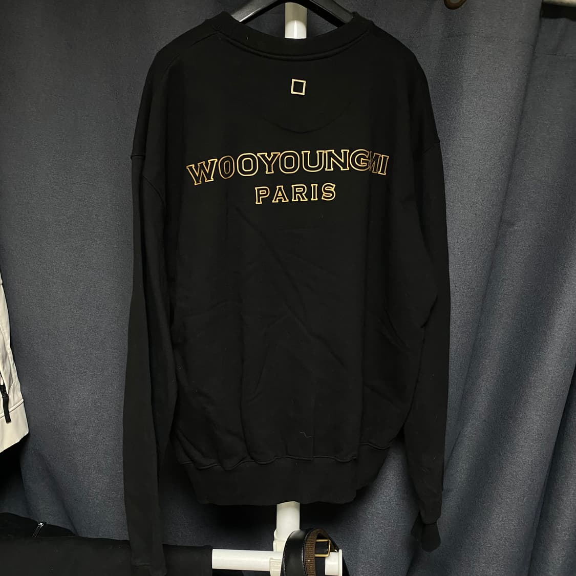 우영미 백 로고 맨투맨 블랙 48 상품이미지3