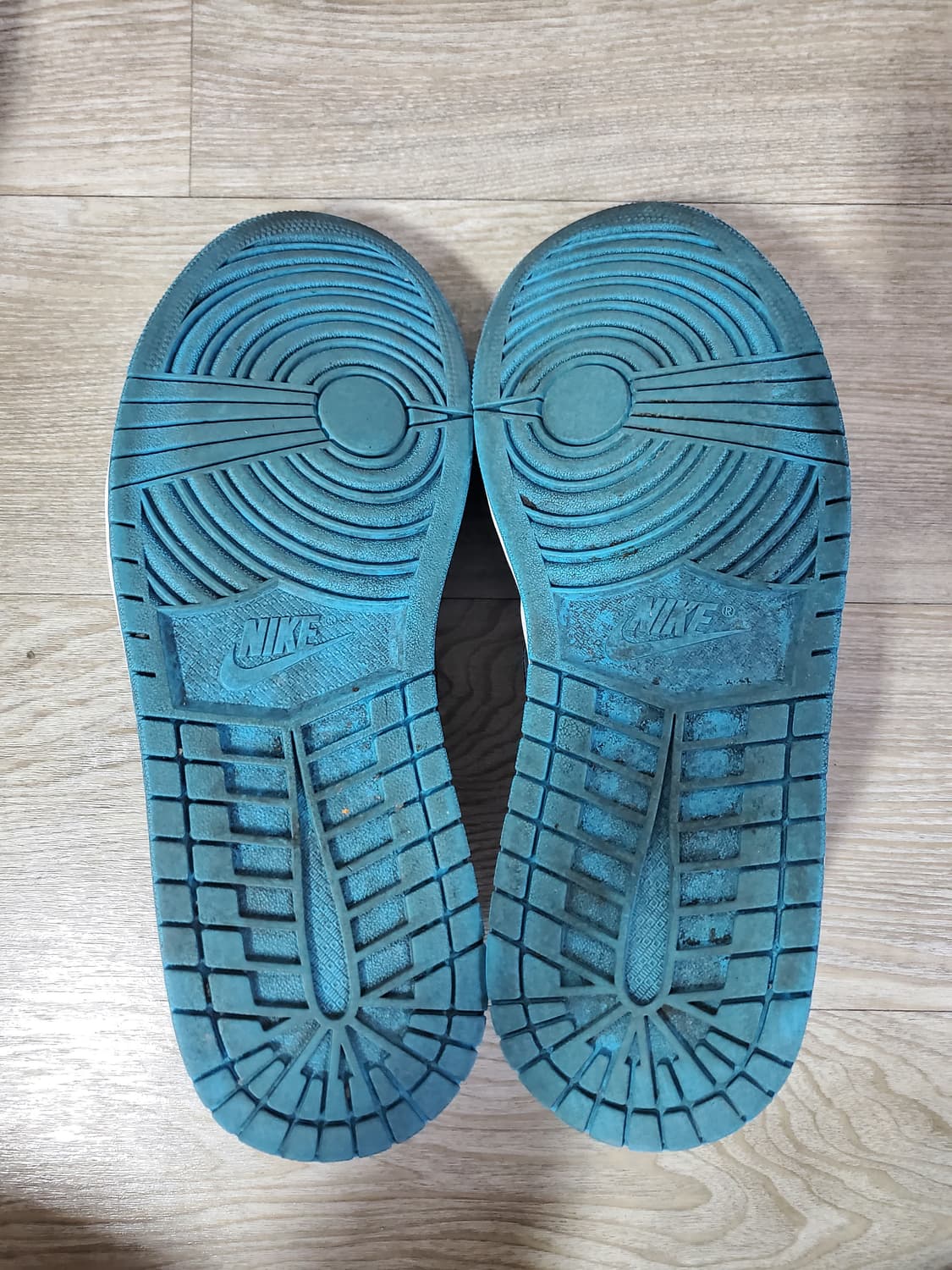 [280] 나이키 조던 1 레트로 로우 OG 블랙 앤 다크 파우더 블루 상품이미지6