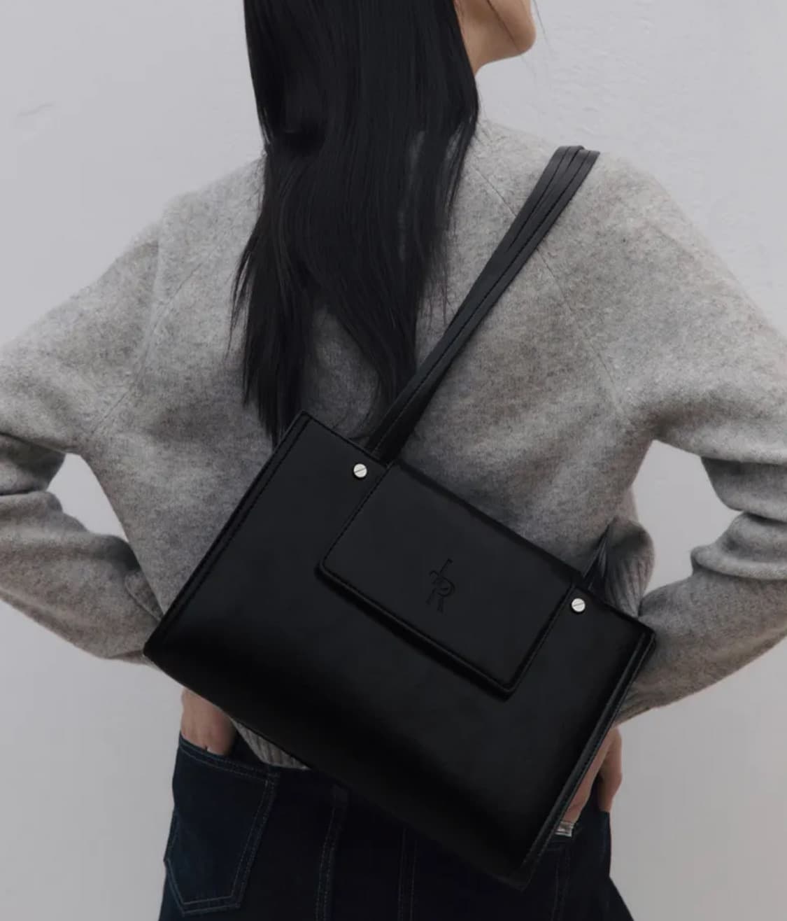 레더리 볼티드 스퀘어 숄더백 [BLACK] 상품이미지3