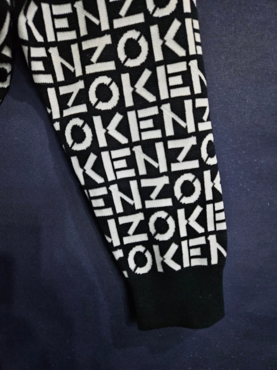 겐조 로고패턴 남성 세미오버핏 100 니트 상품이미지5