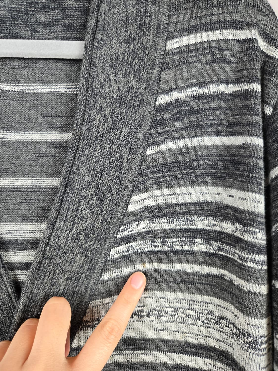 [무료배송]시리즈 100 남성 스트라이프 브이넥 긴팔 니트 가디건 상품이미지10