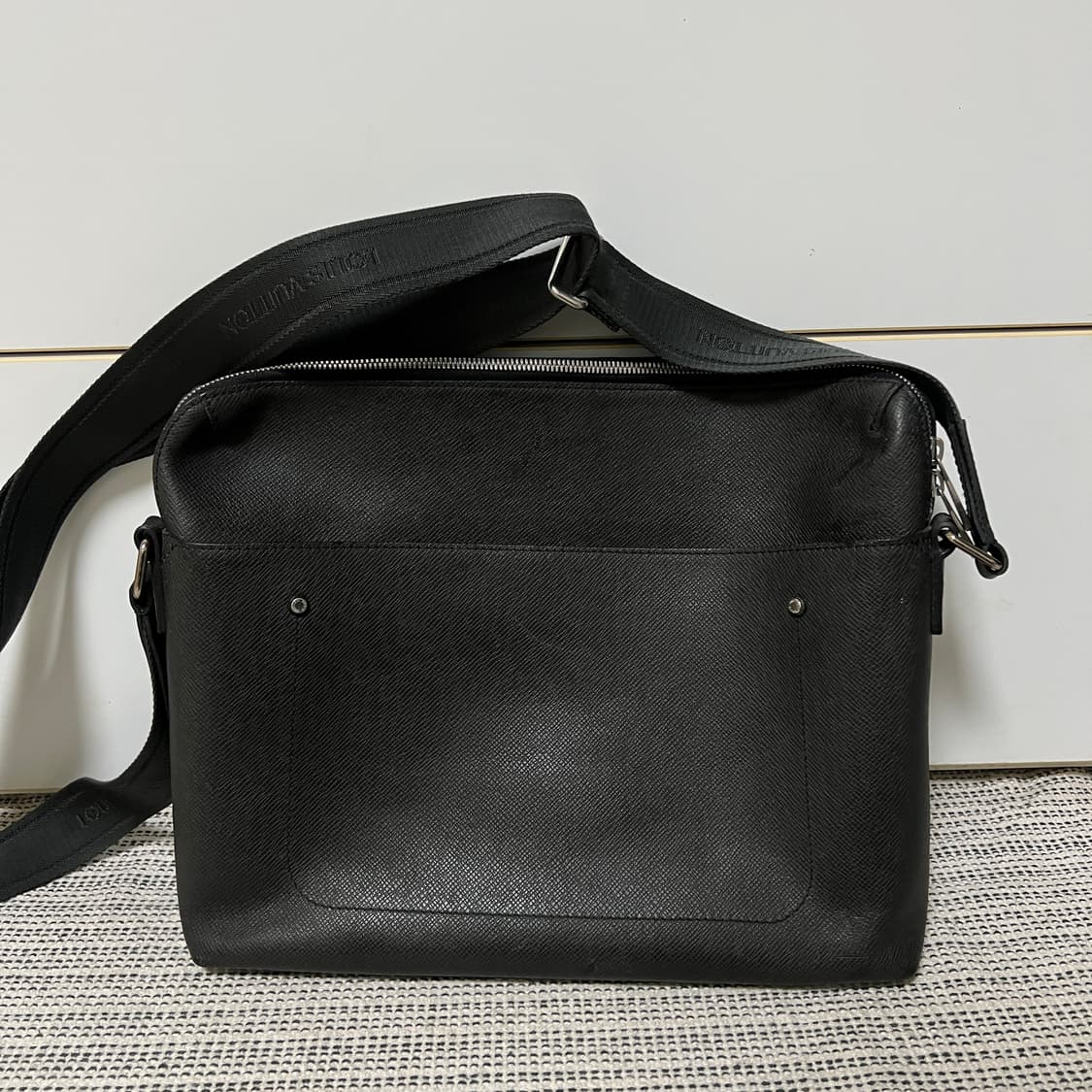 루이비통 타이가 그리고리 메신저백 크로스백 상품이미지1