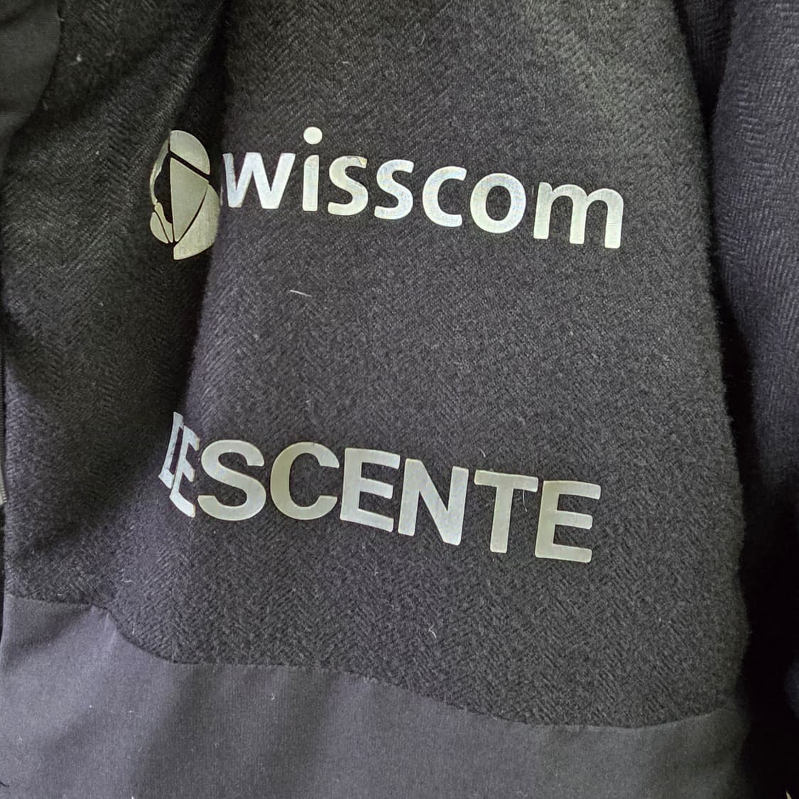 데상트 스위스팀 아우디 겨울패딩 점퍼 95-100 상품이미지3