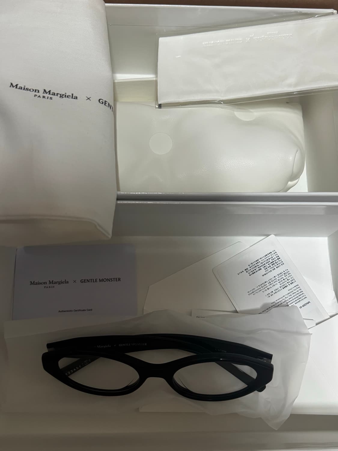 젠틀몬스터 마르지엘라 MM209 블랙클리어 상품이미지1