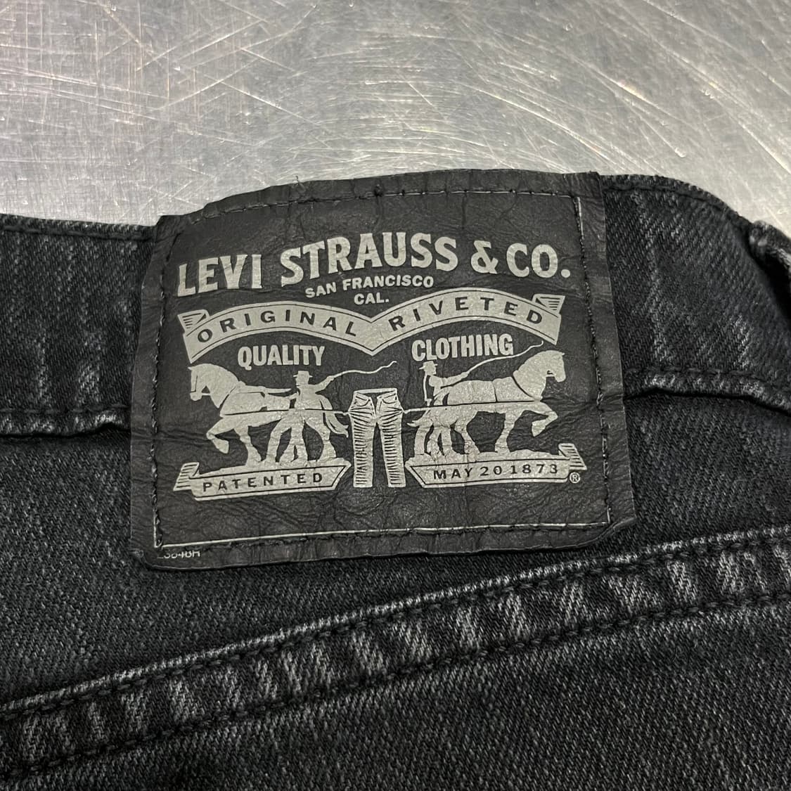 LEVI'S 리바이스 블랙 워싱 데님 팬츠  상품이미지8