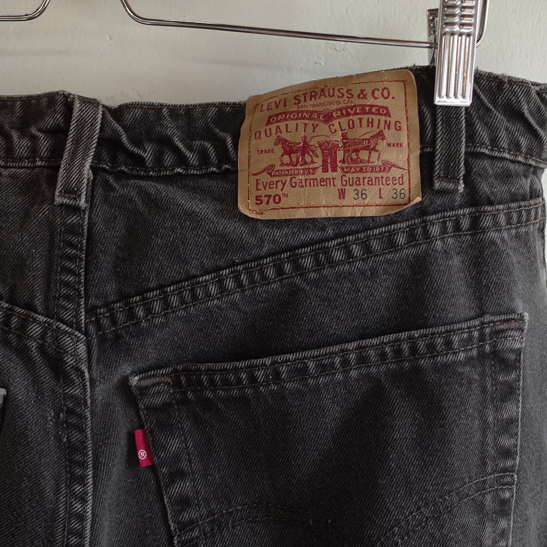 90's Levi's 570 Black Denim Pants 상품이미지7