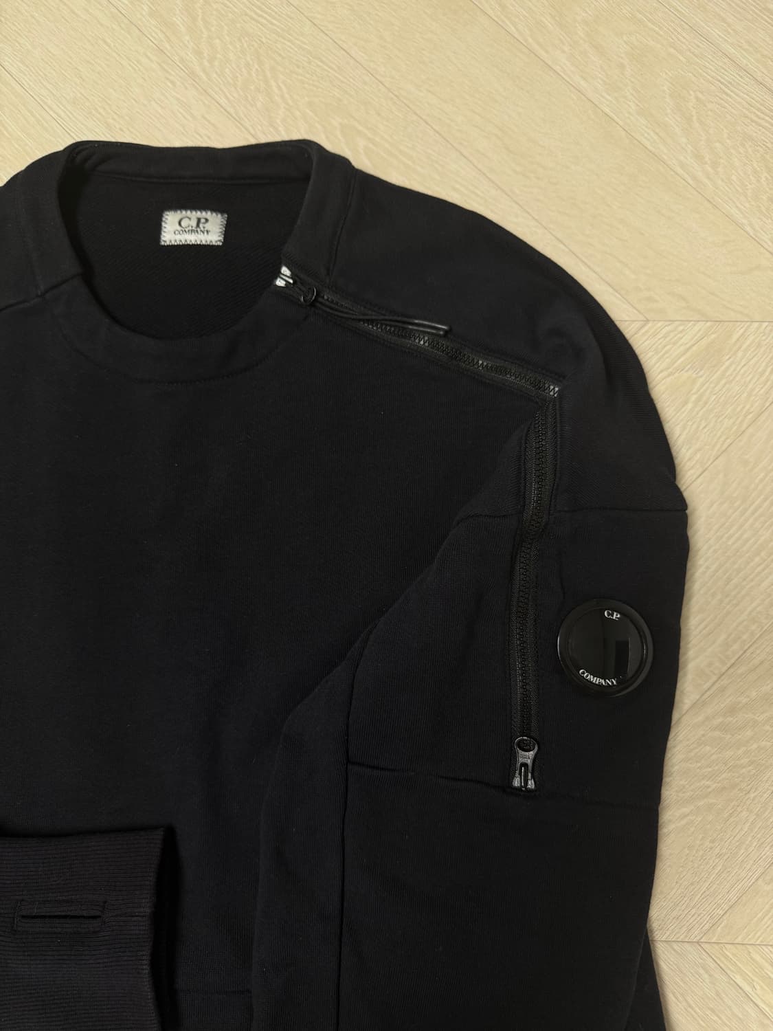 CP컴퍼니 블랙 맨투맨 M 씨피컴퍼니 시피컴퍼니 상품이미지1