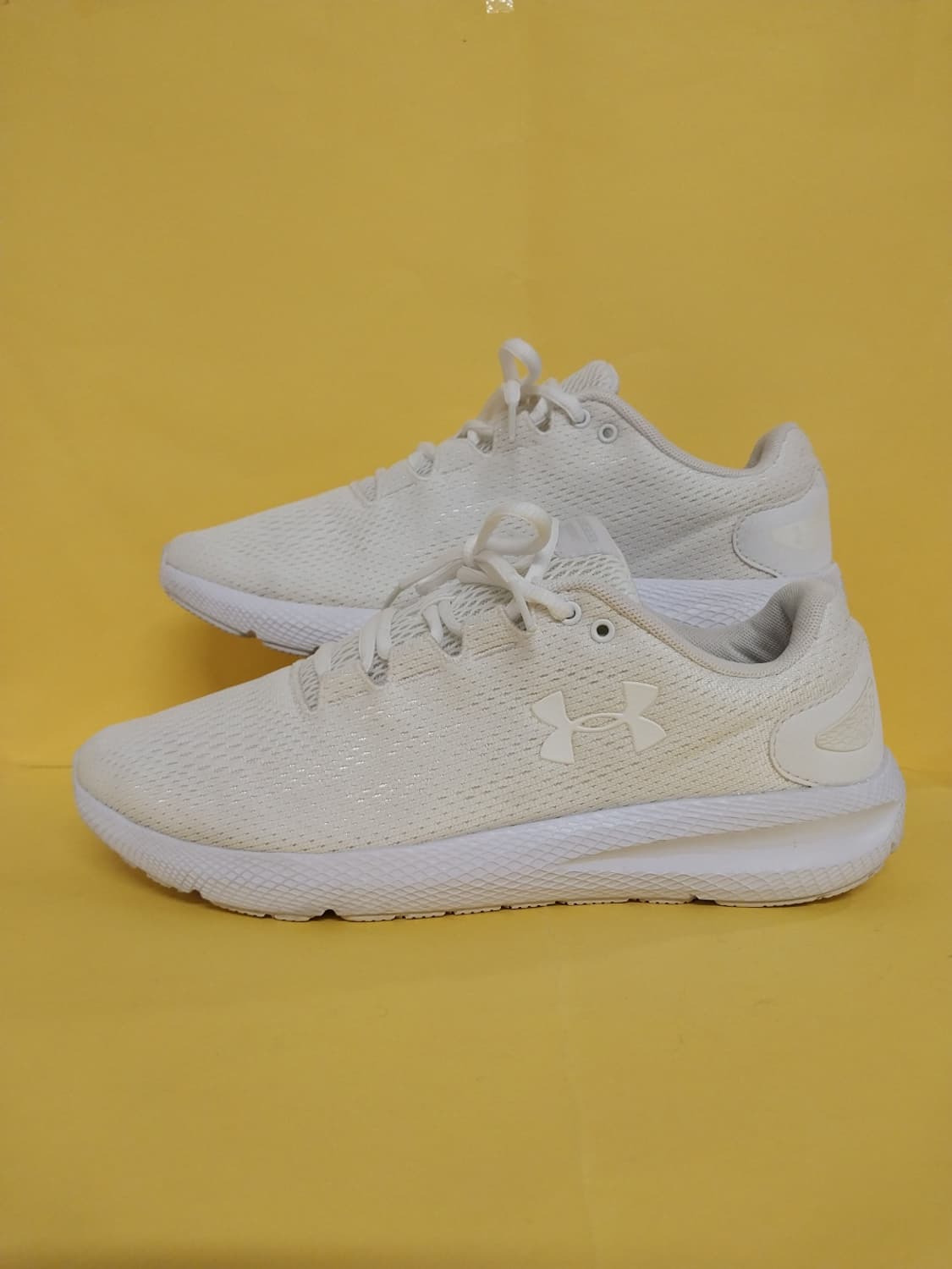남성 언더아머 차지드 화이트 운동화 (260) 상품이미지1