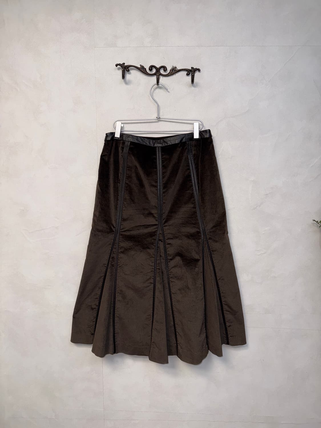 Demoo dark brown velvet cow skin skirt 상품이미지3
