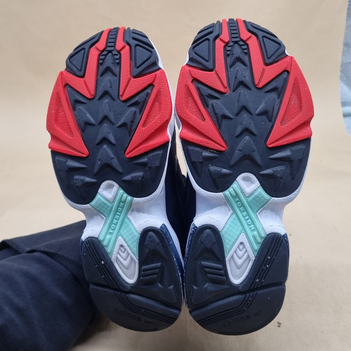 아디다스 팔콘 여성운동화230  상품이미지3