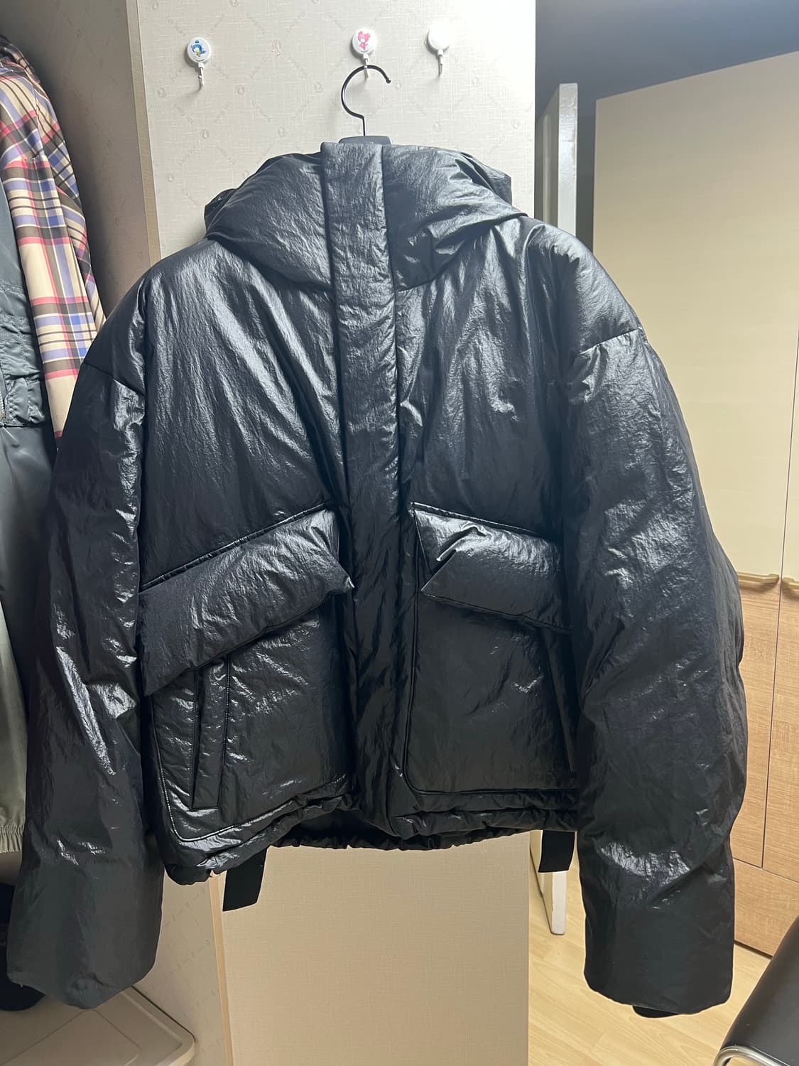 <구스다운> 이에이 MN HOODIE DOWN JACKET Black 상품이미지1