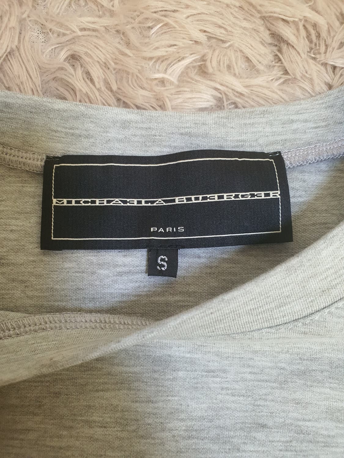 미카엘라 버거 향수병 맨투맨 상태 굿 사이즈 55~66 상품이미지2