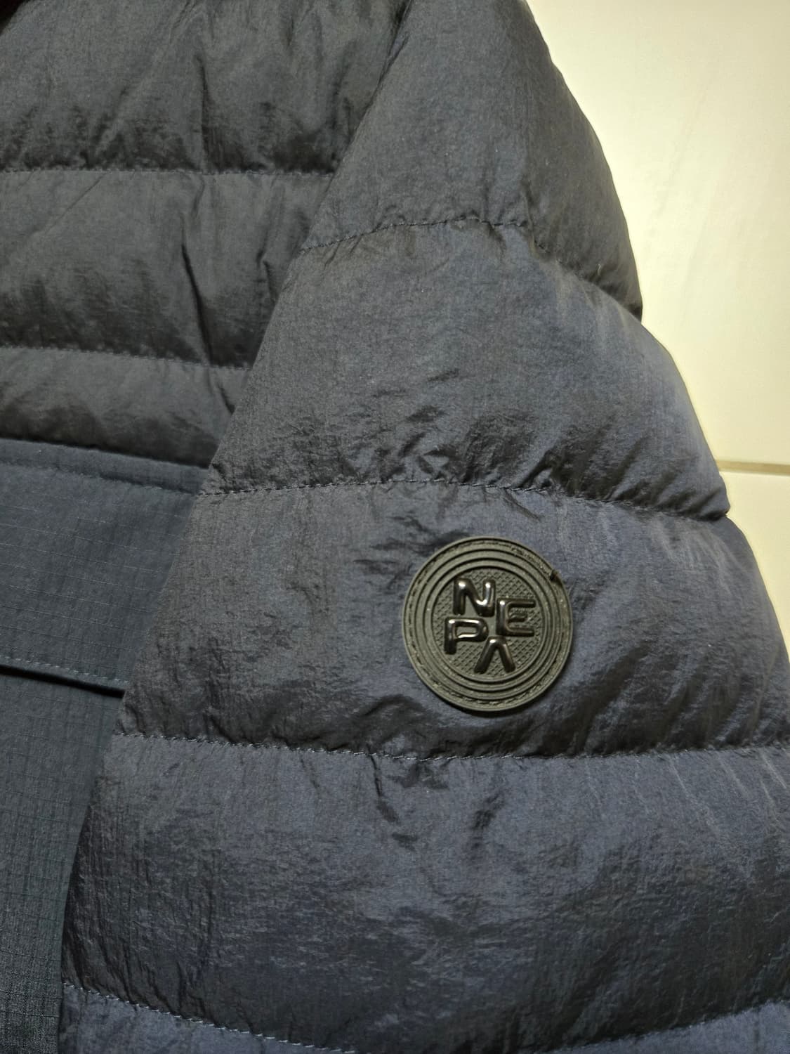 네파 남성 네이비 경량 구스다운 패딩 상품이미지3