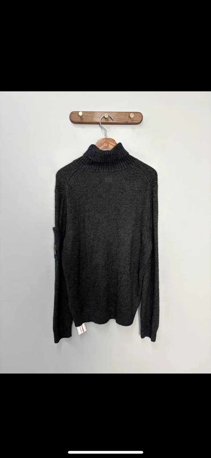 CP 컴퍼니 렌즈 딥 차콜 모 터틀넥 니트 H2325 상품이미지5