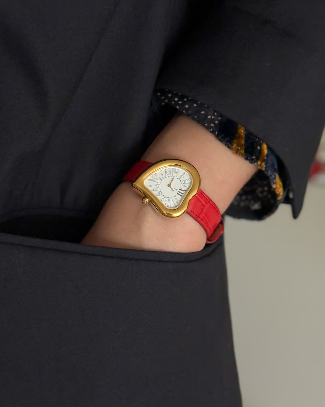 입생로랑 40주년 하트 시계 상품이미지5