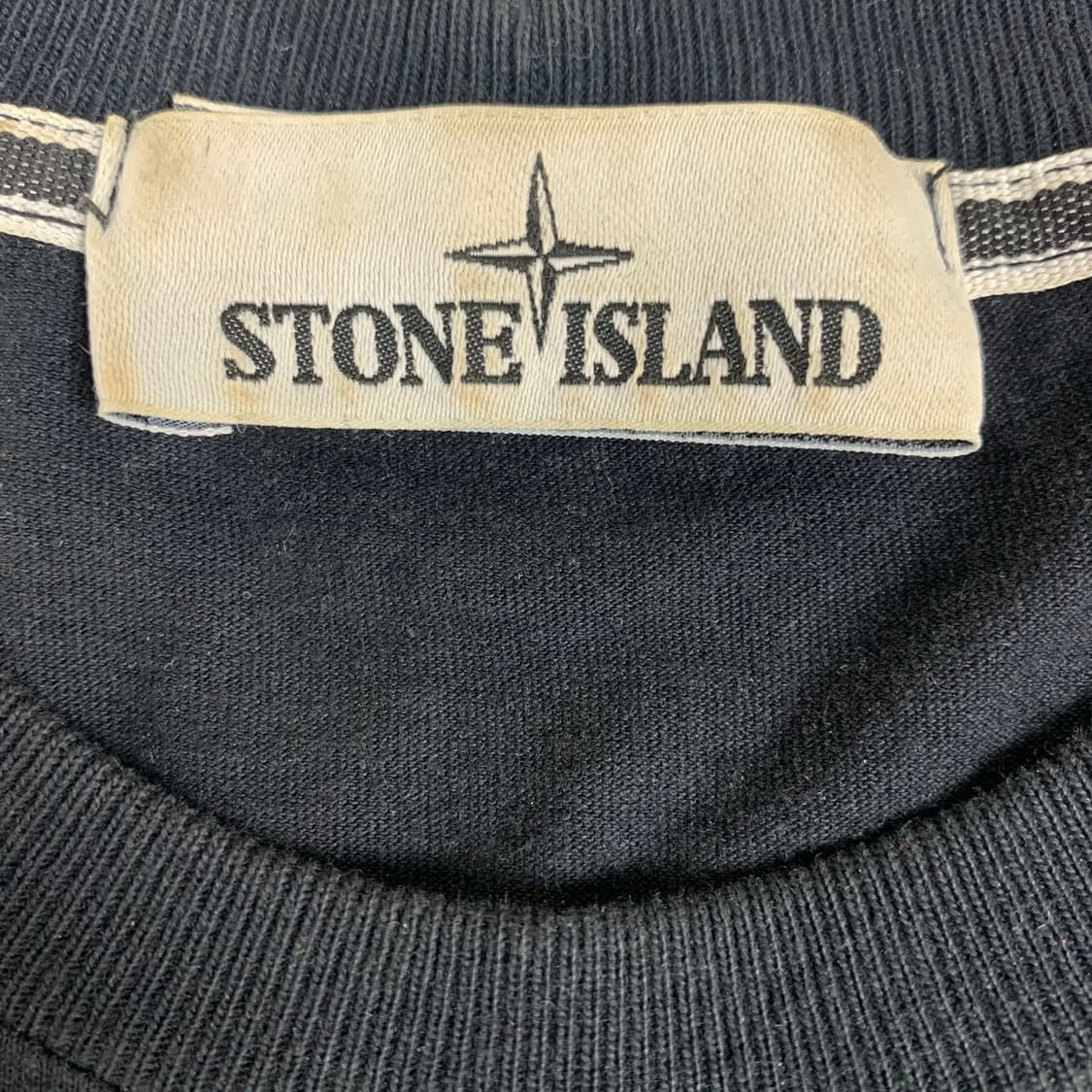 스톤아일랜드 자수로고 다크네이비 하프티 상품이미지5